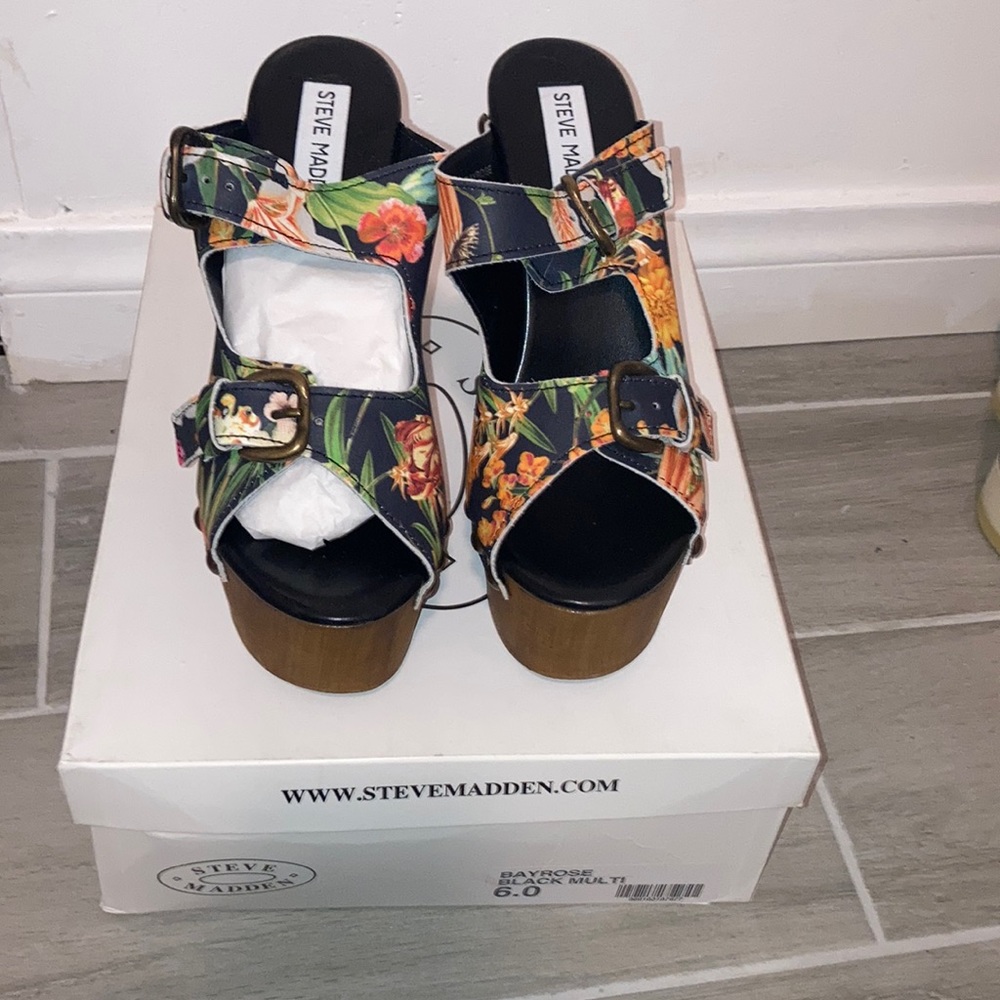 Black wedge shoe